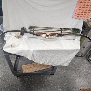 Bear Recurve Bow Kodiak Hunter with Arrows and Quiver