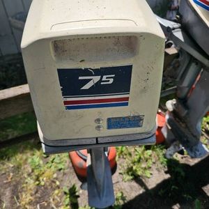 Evinrude 7.5 HP Outboard Engine with Gas Tank
