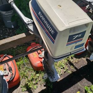 Evinrude 7.5 HP Outboard Engine with Gas Tank