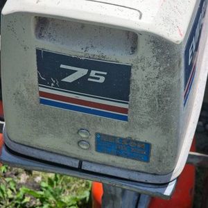 Evinrude 7.5 HP Outboard Engine with Gas Tank