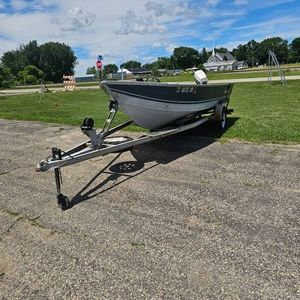 1989 Crestliner FishHawk, 17ft with 1989 60HP Motor