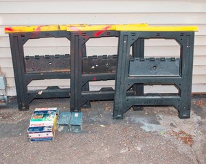 Stanley Sawhorse Lot  Set of 3 Plastic Sawhorses & Metal Brackets