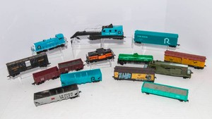 Model Train Lot  Assorted Railroad Cars (Including The Rock)