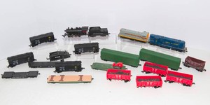 Model Train Lot  Assorted Pieces (More Throughout Auction)