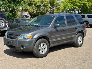 2005 FORD ESCAPE XLT 2 Owner  4x4  No Accidents Reported (NO RESERVE)