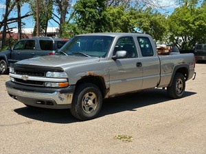 2001 CHEVROLET SILVERADO 1500 4x4  No Accidents Reported (NO RESERVE)