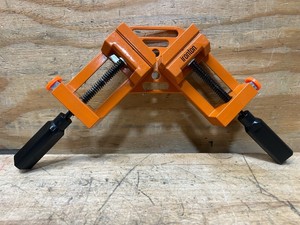 Ironton Quick-Release Corner Clamp, 1,470-Lb. Clamping Pressure, 2.6in. Opening