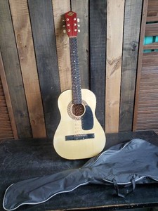 Nice Vintage Global Guitar