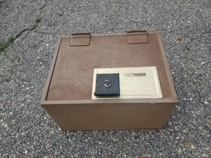 Meilink Hercules Safe T Vault with key