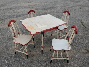 Very Cool Solid Mid Modern Farm House Table and Chairs