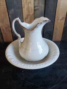 Beautiful Colonial Wash Basin and Pitcher - No Cracks