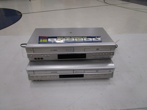 (2) DVDVCR Players