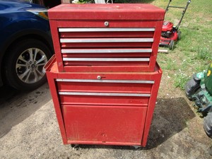 Tool chest and cabinet including co...