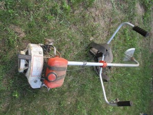 Montgomery Wards brush saw, has com...