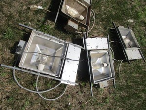 Shop lights, four with halogen bulb...