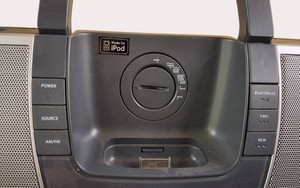 Blast from the Past iLive IB209 Portable iPod Docking Stereo System with AMFM Radio  Tested & Working
