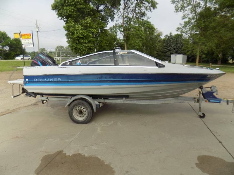 1989 Bayliner Capri with 85 Force Outboard & Escort Trailer for