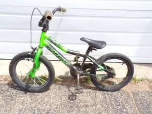 12 Kids Bike
