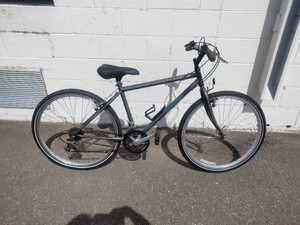 Specialized Hardrock mountain bike, commonly featuring a steel frame and 26-inch wheels.