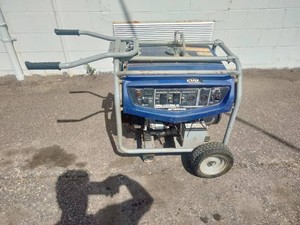 Yamaha EF7200DE generator, featuring a 7200-watt electric start gasoline engine.