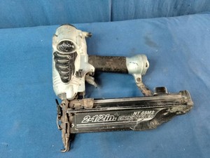 Hitachi NT65M2 pneumatic finish nailer