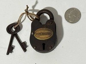 Winchester Padlock w 2 Working Keys