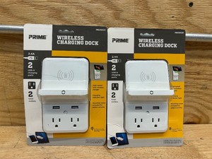 2-Outlet Wireless-Charging-Dock Wall Tap with 2 USB Ports MSRP $68.58 (lot of 2)