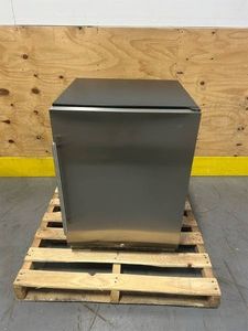 EdgeStar CBR1501SLD 23.44-in W 142 -Can Capacity Stainless Steel Built-inFreestanding Indoor Beverage Refrigerator Msrp $1,049.00