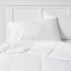 TwinTwin XL All Season Comforter Insert White - Room Essentials
