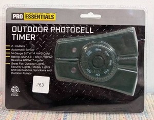Pro Essentials Outdoor Lights Photocell Timer 2 outlets 125V A.C. NWT