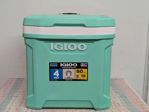 Igloo  60qt Rolling Cooler -  Retractable Handle, Cup Holder
