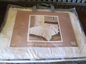 Moderne Elegance Queen size Down Alternative Comforter