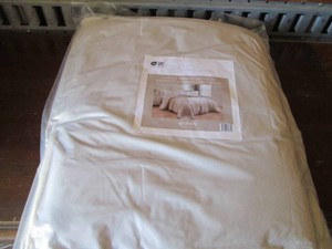 Bella Russo Queen Size Sand and Snooze Bedding Garmet Washed Comforter