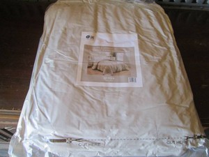 Bella Russo Queen Size Sand and Snooze Bedding Garmet Washed Comforter