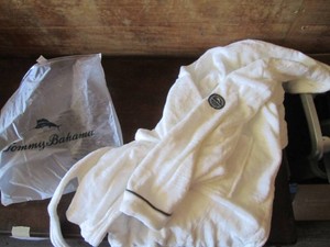 Tommy Bahama robe
