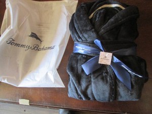 Tommy Bahama robe