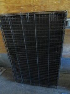 Metal pet kennel