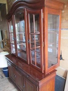 2pc Wood Curved Top China Hutch Cab...