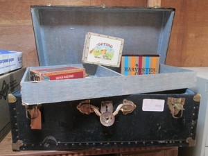 Vintage foot locker storage trunk w...