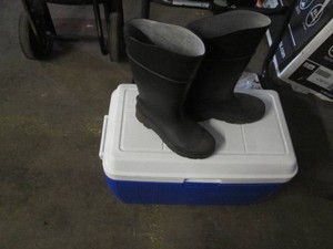Coleman Cooler with handles and dra...