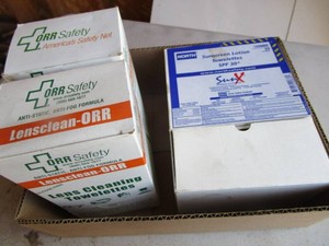 Sunscreen & Lens Cleaning Towelettes