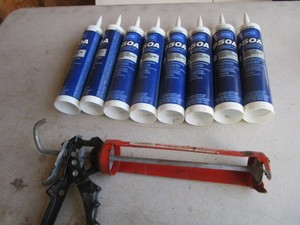 Latex Caulk & Gun