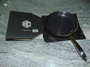 Hexclad Hybrid Nonstick 10 Inch Fry Pan with Tempered Glass Lid