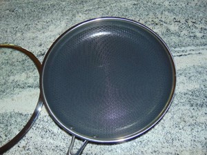 Hexclad Hybrid Nonstick 12 Inch Fry Pan with Tempered Glass Lid