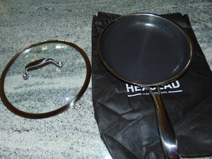 Hexclad Hybrid Nonstick 10 Inch Fry Pan with Tempered Glass Lid