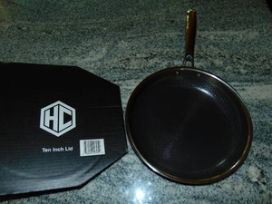 Hexclad Hybrid Nonstick 10 Inch Fry Pan with Tempered Glass Lid