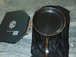 Hexclad Hybrid Nonstick 12 Inch Fry Pan with Tempered Glass Lid