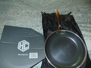 Hexclad Hybrid Nonstick 10 Inch Fry Pan with Tempered Glass Lid