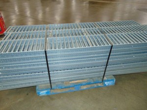 42 Piece Lot of Track Gravity Flow Roller Lane - 92x12x2
