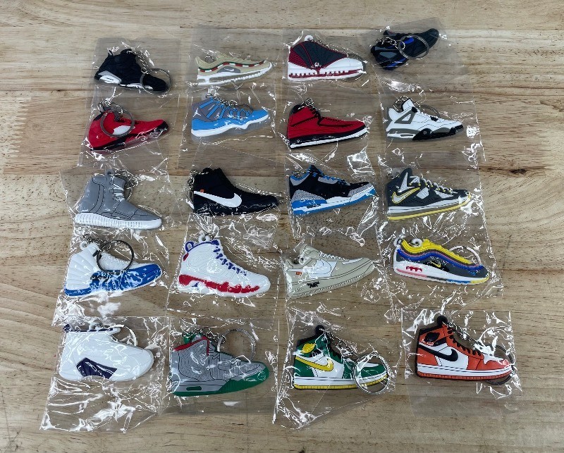 20 Brand New Nike, Air Jordan, Air Max, Kobe Sneaker Shoe Keychains Q